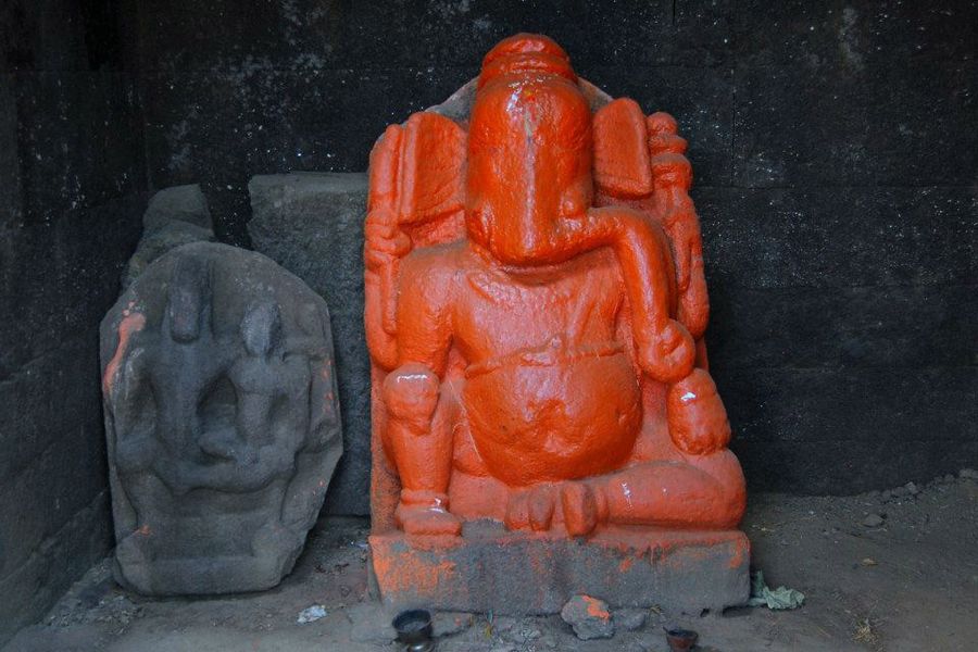 Featured image for post: गडकोटांवरील गणेश मूर्ती