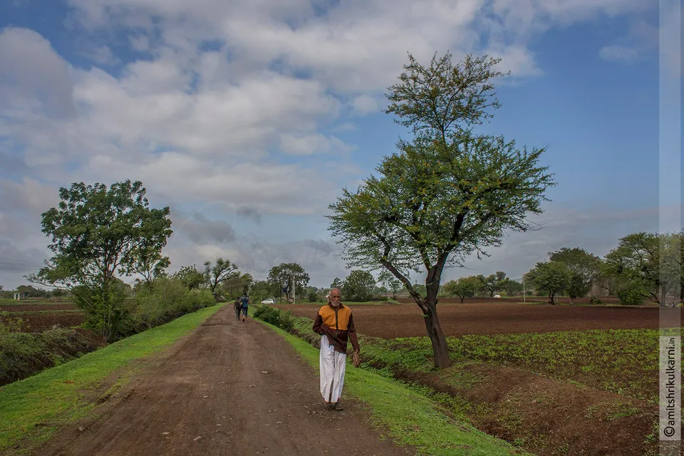 "काकडे प्लाझा" कडे जाणारा रस्ता