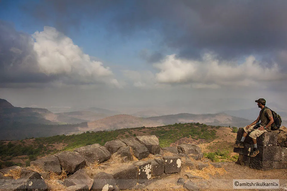 मनरंजनच्या बुरुजावरून